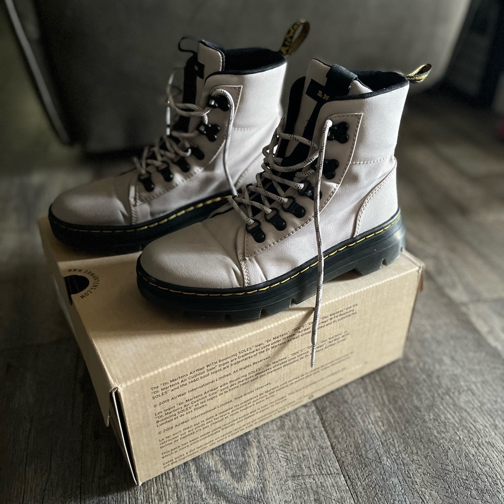 Dr Martens Combs W Vintage Taupe - Picture 2 of 7